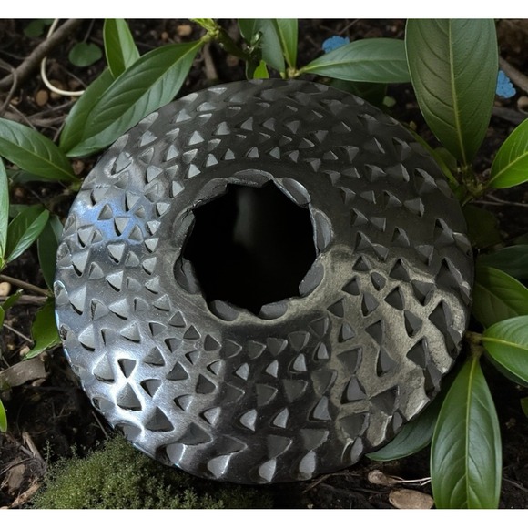 Mata Ortiz Pottery Lucia Quezada Graphite Black Flying Saucer Seed Pot Mexico - Picture 6 of 8